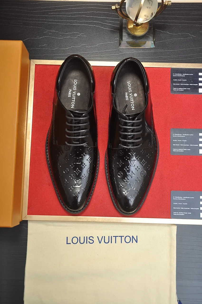 Men's men's shoes 💰520💶 [LV] (original single cowhide lining) 🍀LV's latest genuine leather business suit shoes are launched simultaneously on the official website. The first-layer cowhide imported from Italy is made of heavy gold, 💥official website 1:1 rubber outsole. Versatile to wear, high-end without losing class, and the color combination is extraordinary. This four-season style is alluring when worn on your feet, showing off your big-name flair. Standard code 38-45 (45 customized)